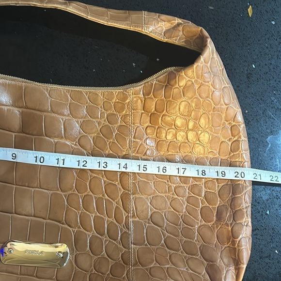 HUGE FURLA BAG - Picture 8 of 9